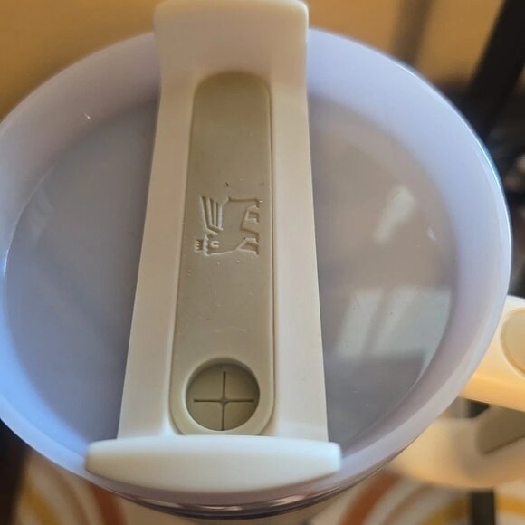 Stanley Quencher H2.0 FlowState Tumbler - 40oz (Cream) - Picture 2 of 2